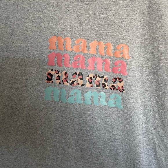 🎅🏼5/$10 GUC “mama” T-Shirt - Picture 2 of 4